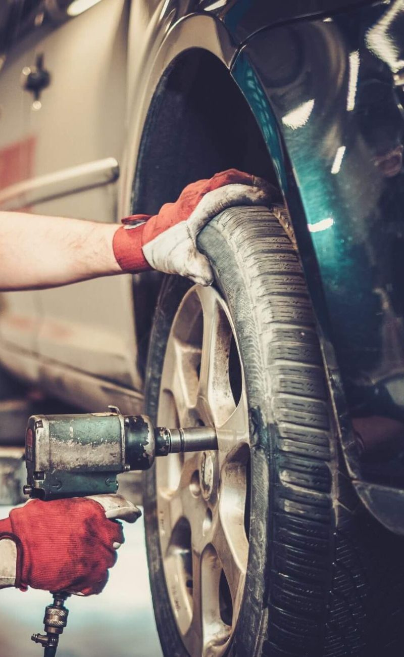 professional-car-mechanic-changing-car-wheel-in-au-P8FRMQ5-1.jpg